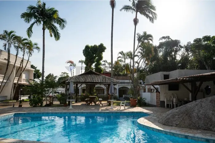 Casa em Condomínio com piscina Fechado na Água Branca