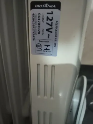 Aquecedor de ar a óleo Britânia/127 V
