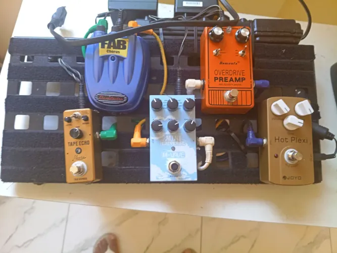 Pedais de guitarra e pedalboard 