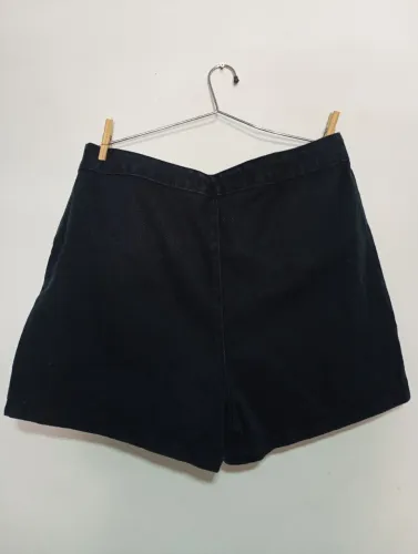 Roupas novas e usadas