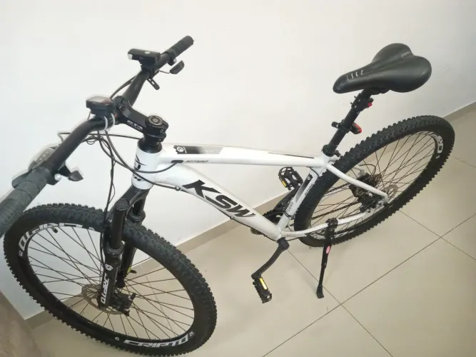 BICICLETA KSW SEMI NOVA COM EQUIPAMENTOS E CAPA