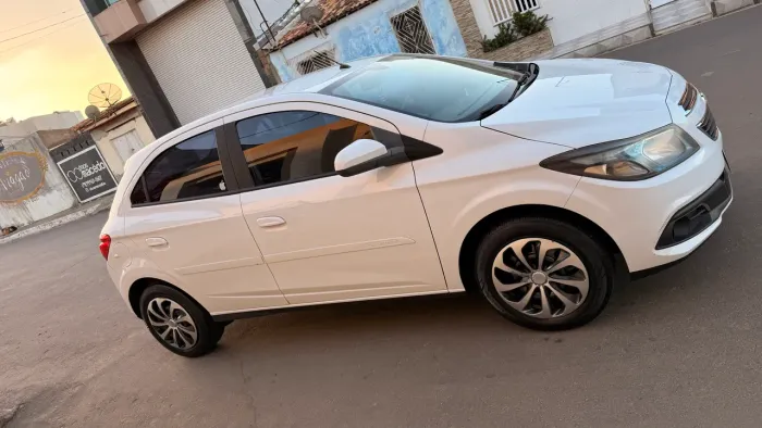 Chevrolet Onix Hatch LT 1.4 8V Flex Power Mec. 4P 2015