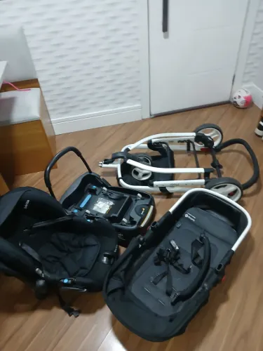 Carrinho de bebê + bebê conforto completo