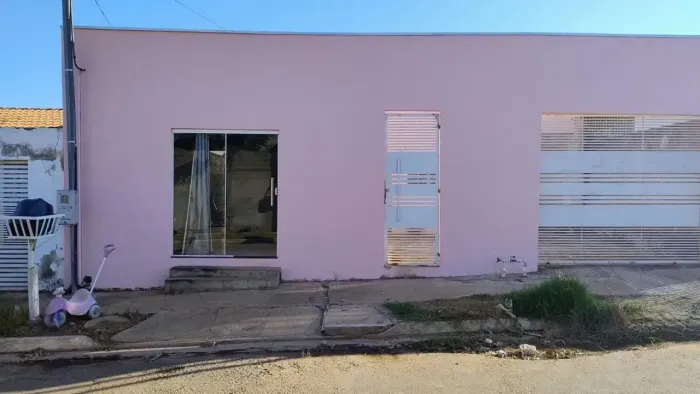 Venda - Casa com Salão Comercial Bairro Santa Terezinha - Próx. Parque Cuiabá