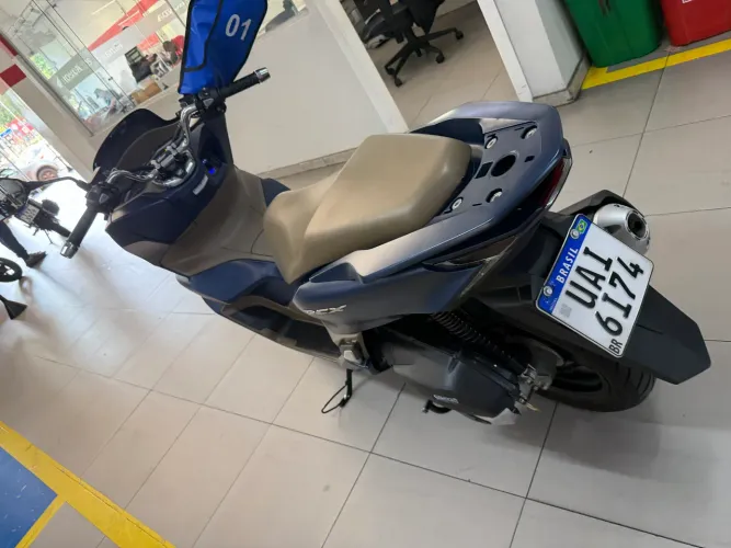 Vendo PCX pouco rodada, estado de zero.