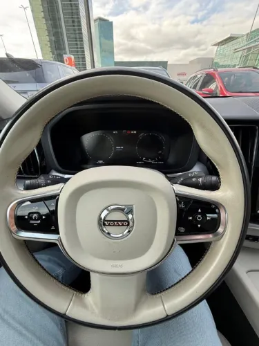 Volvo XC-60 XC 60 D-5 Momentum 2.0 AWD Diesel 5P 2020