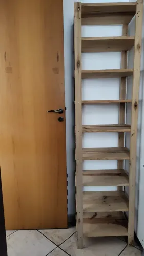Estante vertical rústica