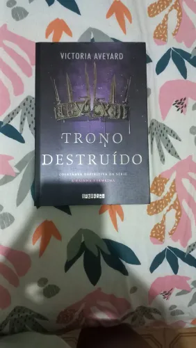 TRONO DESTRUÍDO 
