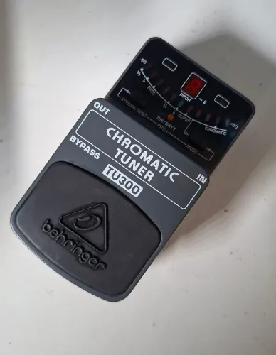 Afinador Behringer