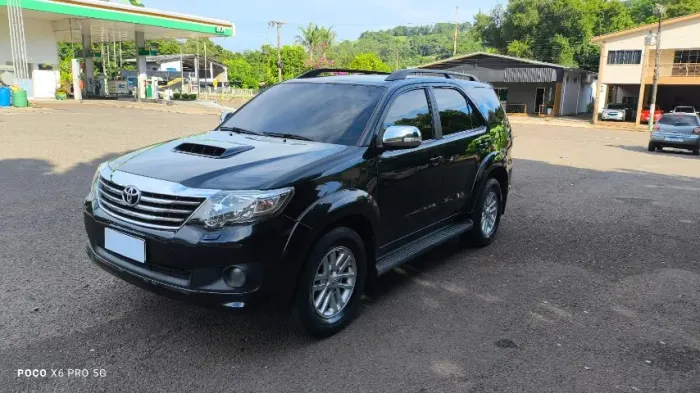 Toyota Hilux SW4 SRV D4-d 4X4 3.0 TDI Dies. AUT 2012