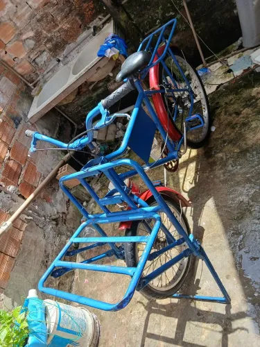 Vende-se uma bicicleta cargueira
