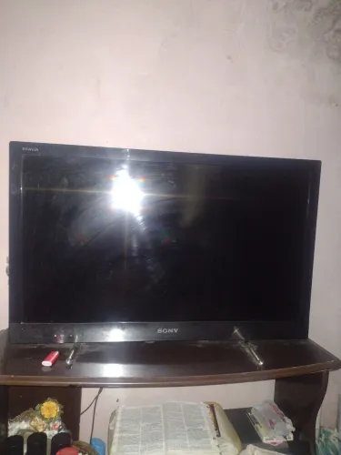 Tv com defeito vendo barato 