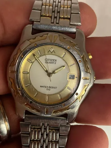 Relógio Citizen Quartz 6210 com iluminação