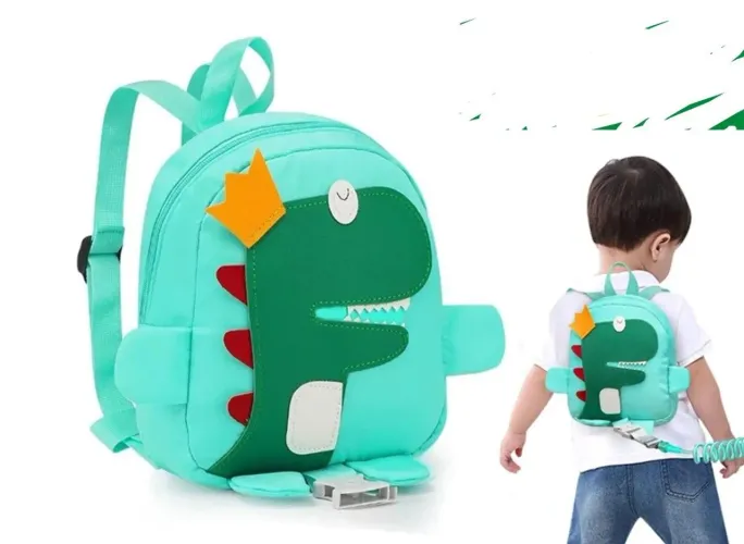 Mochila infantil com brinquedos, excelente para presentear