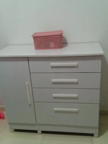 Vendo comuda cor branca