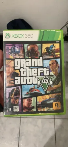 Vendo X box 360, com jogos incluso ( Gta V, Call of Duty, Minecraft ) +2 controles