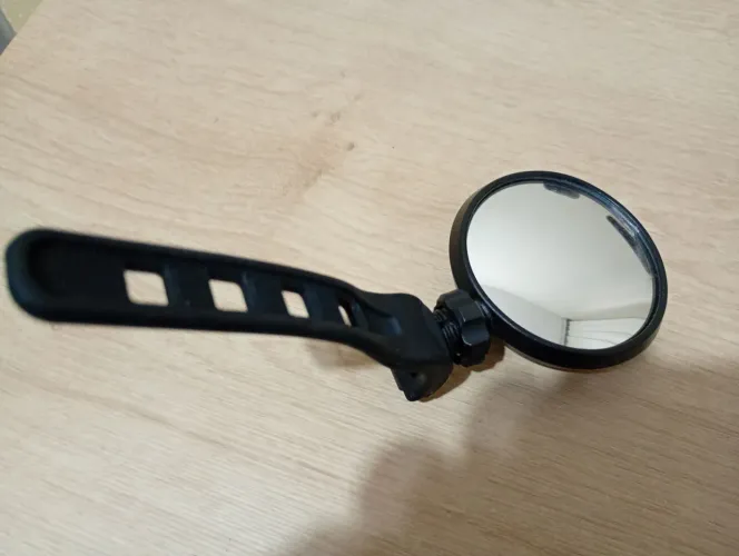 Espelho retrovisor de bicicleta em bom estado