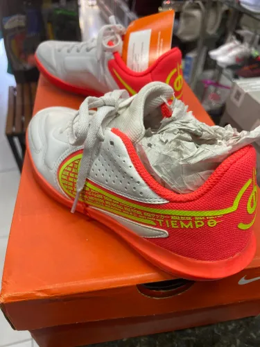 Chuteira Futsal Infantil Nike Tiempo 31 - Nova