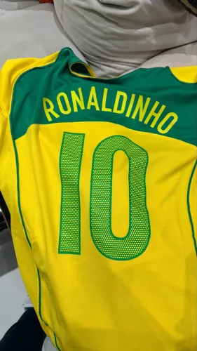 Camiseta Nike Brasil "Ronaldinho 2004 Total 90"