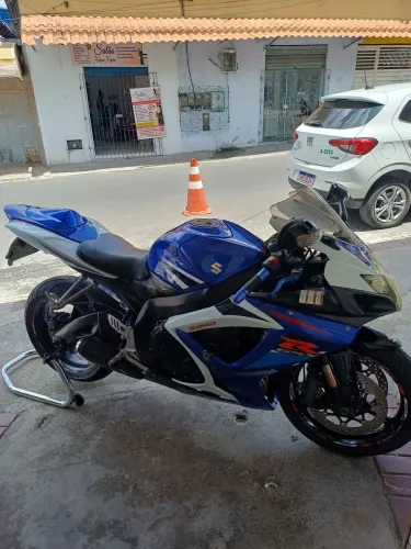 vendo Suzuki srad 750,moto de procedência, baixo km,manutenção em dia,documentação ok.