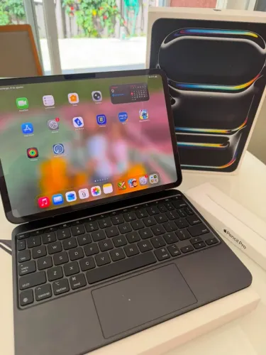 iPad Pro (5° Geração) Processador M4 (11", Wi-Fi, 1TB) - Preto-Espacial (TECLADO E CANETA)