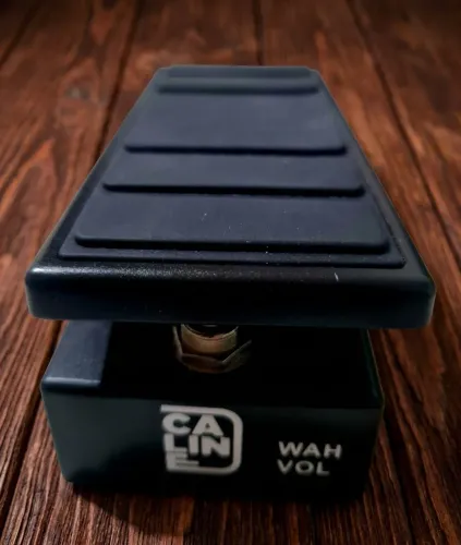 PEDAL CALINE WAH/VOLUME CP-10 ( CP520 ).