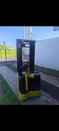 Empilhadeira elétrica
