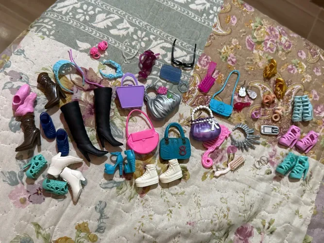 Lote de acessórios para bonecas Barbie