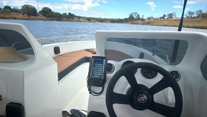 Lancha fibra, 7 lugares, 16 pés, motor evinrude 115 hp, revisado.