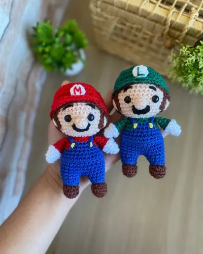 Super Mario e Luigi amigurumi de crochê