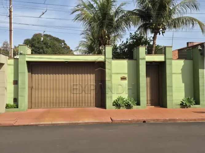 Residência aconchegante e bem distribuída.