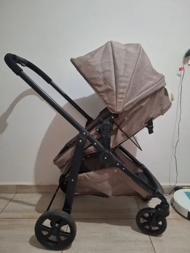 Carrinho de bebê Galzerano com bebê conforto 