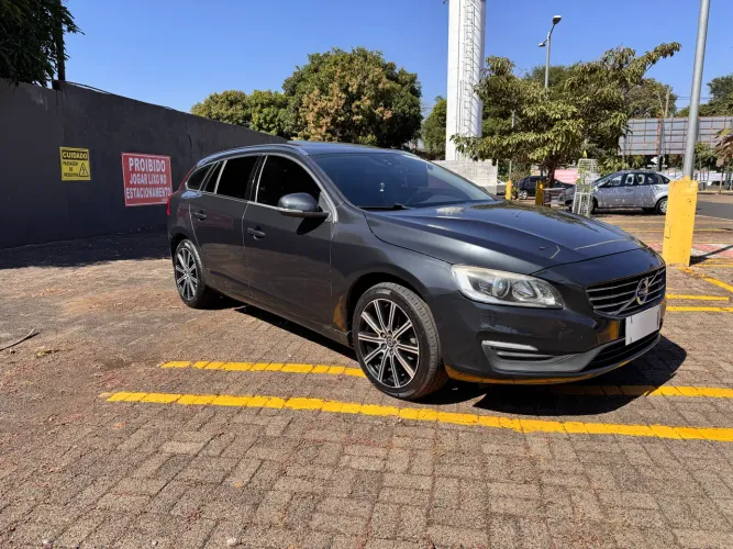 Volvo V60 T-5 Momentum 2.0 245cv 5P 2016