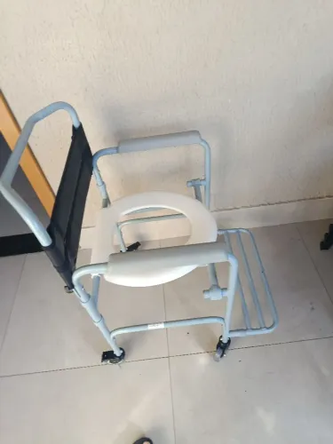 Vendo cadeira de banho em estado de nova