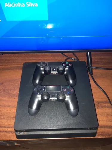 PlayStation 4 semi novo