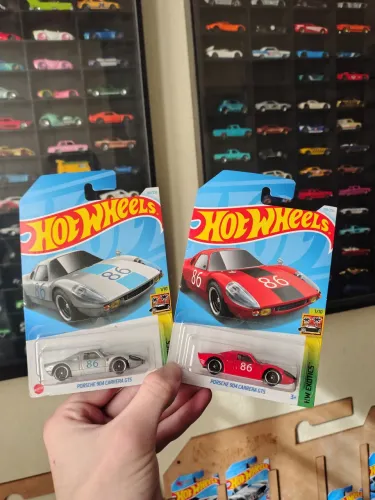 2 Hot Wheels Porsche 904 Carrera GTS