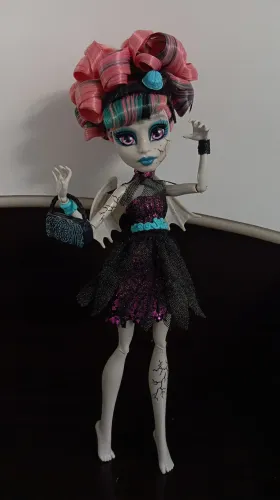 Monster High - Rochelle Goyle (Zombie Shake)