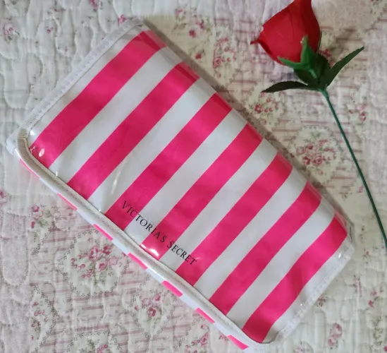 Necessaire Victoria's Secret com 3 compartimentos 