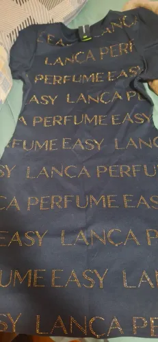 Vestido lança perfume