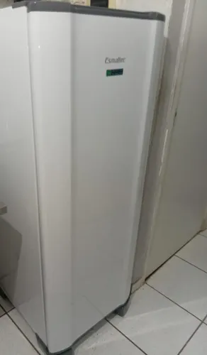 "Vende-se geladeira Esmaltec inverter nova"