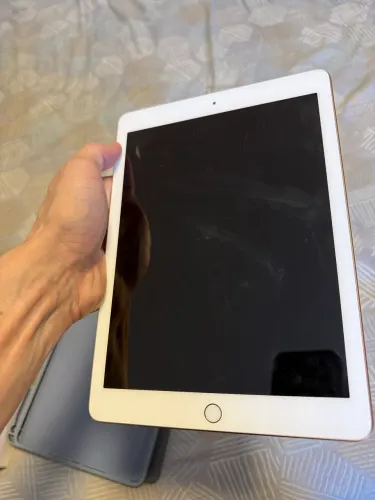 iPad 8, 6ª geração tela de 9,7 polegadas e 128GB de memória)