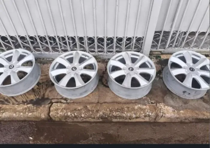 Rodas mult furo santorine 18