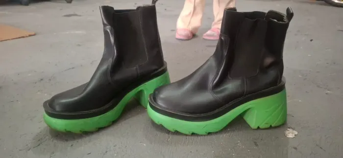 Bota preta e verde