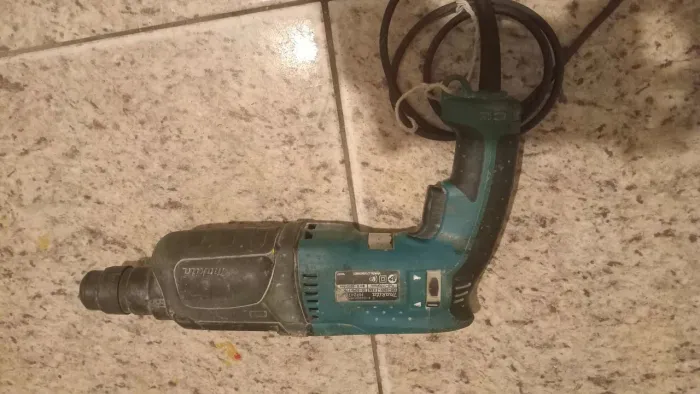 Martelete rotativo rompedor sistema plus makita modelo hr2470 