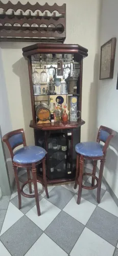 Adega Bar com 2 banquetas