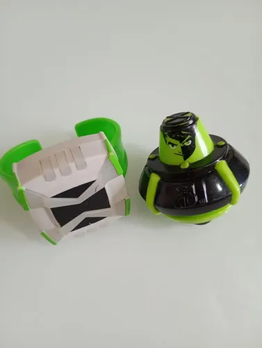 Relógio e boneco pião Bem 10