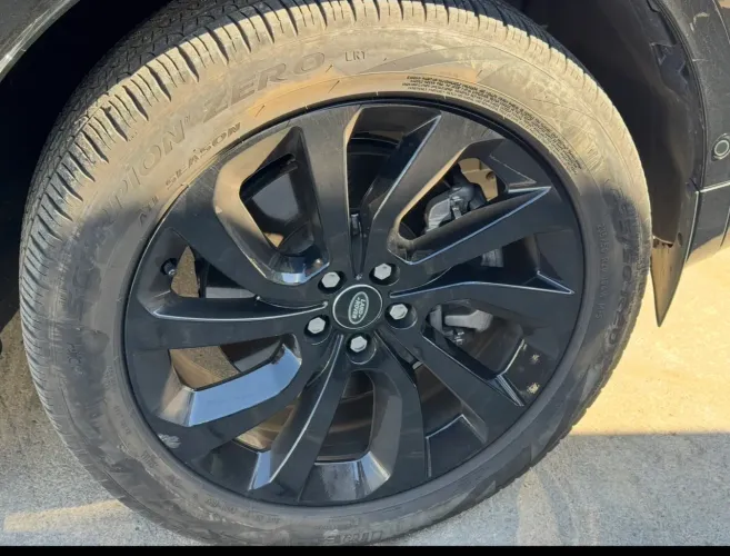 Roda ar 20 original para Discovery Sport com pneu Pirelli 235/50 R20
