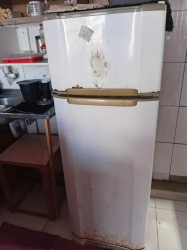 Vende-se Geladeira usada