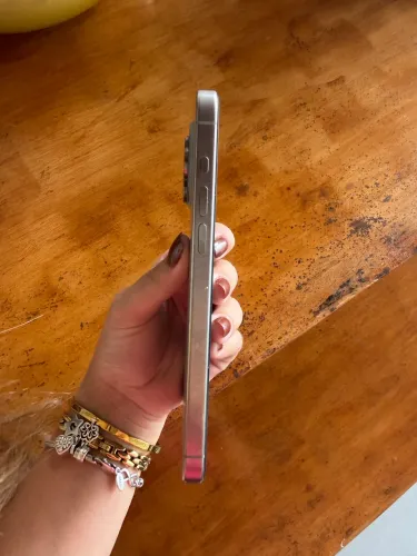 Iphone sem marcas de uso única dona.