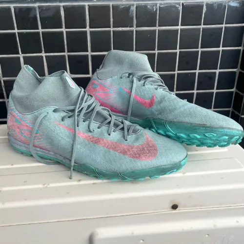 Chuteira Society Nike Mercurial Academy (Cor Rara)
